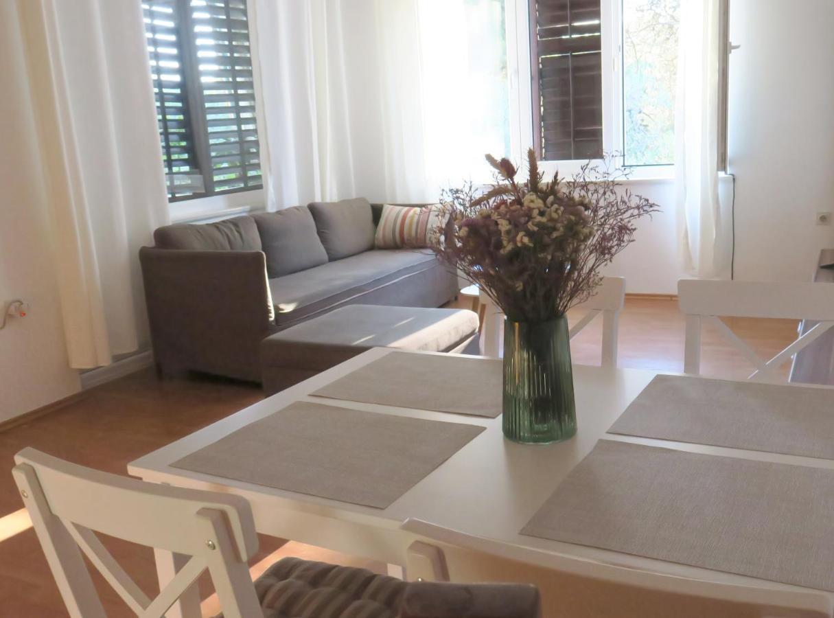 Elda Apartment Pula Bagian luar foto