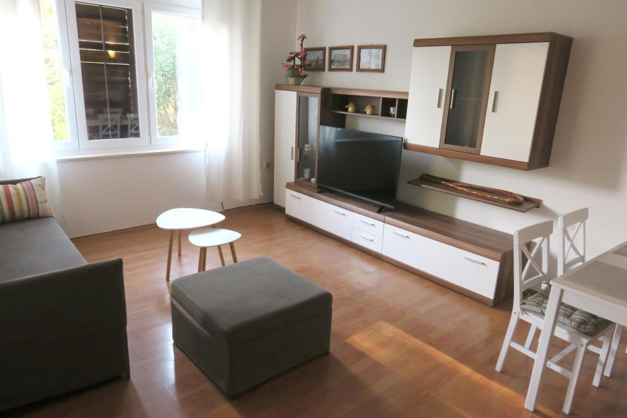 Elda Apartment Pula Bagian luar foto