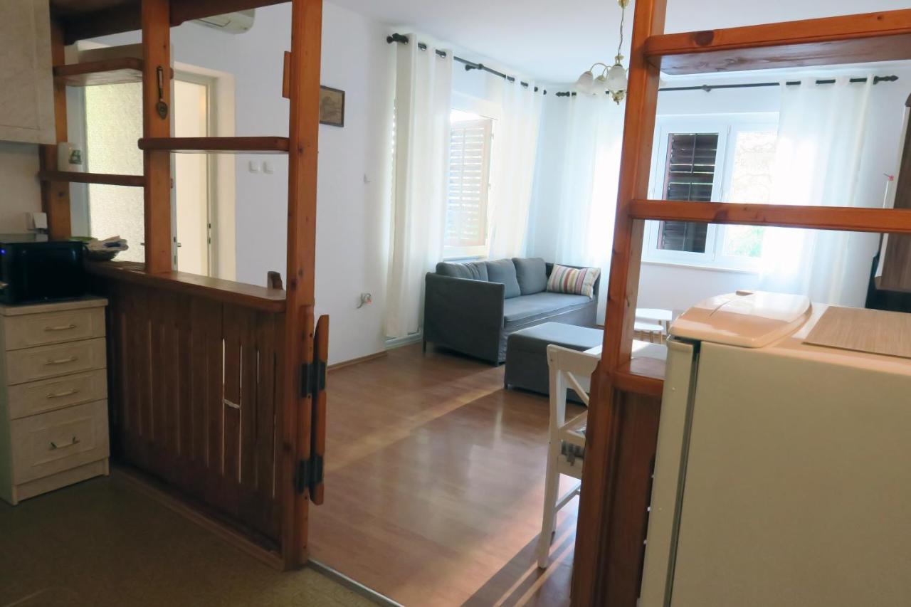 Elda Apartment Pula Bagian luar foto